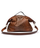 Bolso  bandolera y mano color cámel realizado en piel suave genuina de pitón