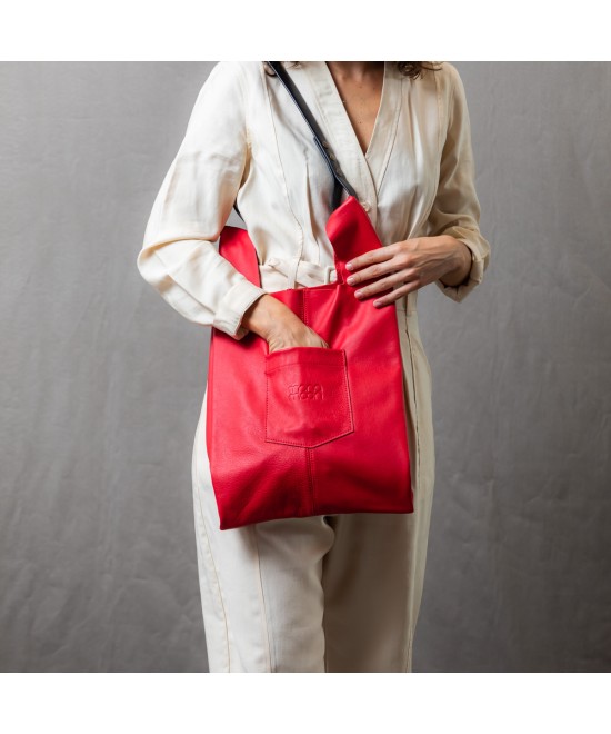 Bolso de piel suave y ligero con correa regulable que imita a las bolsas de plastico del supermercado