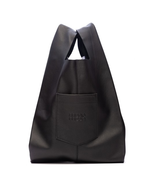 Bolso de piel suave y ligero con correa regulable que imita a las bolsas de plastico del supermercado