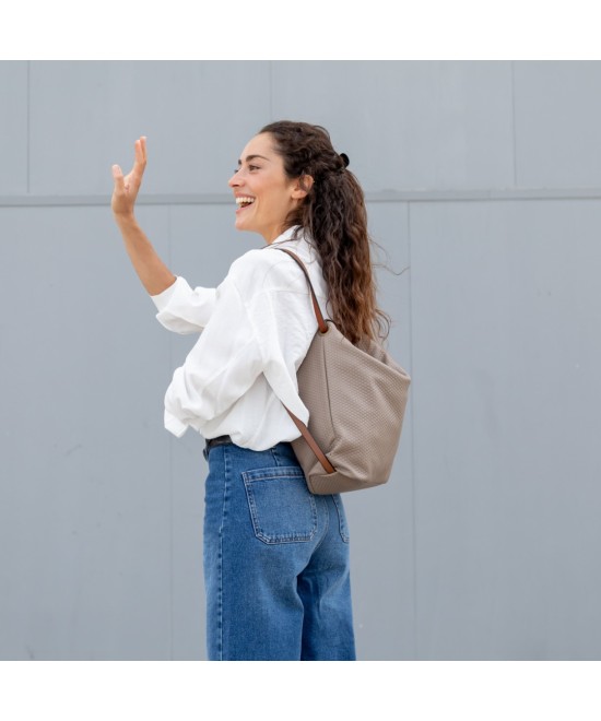 Bolso mochila color nude