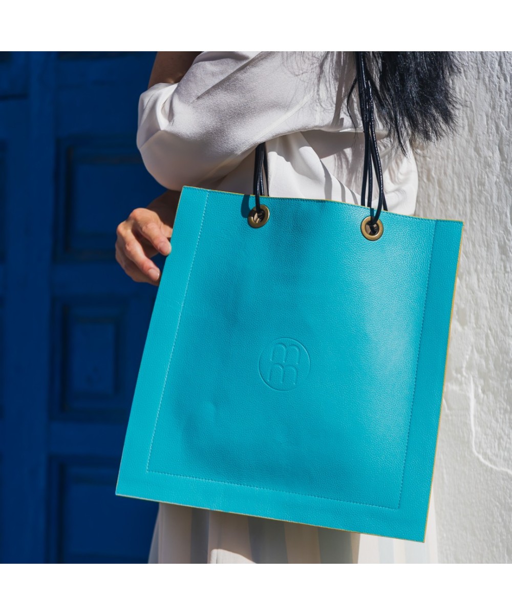 Bolso cuadrado de piel con asas de cordón de cuero