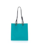 Bolso cuadrado de piel con asas de cordón de cuero