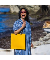 Bolso cuadrado de piel con asas de cordón de cuero