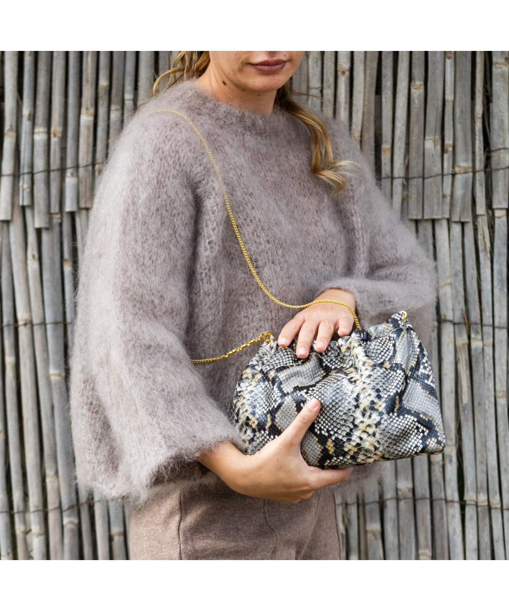 Bolso de mano de piel animal print con cadena para colgar