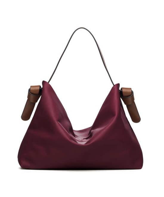 Practical and light leather bag with leather strap
