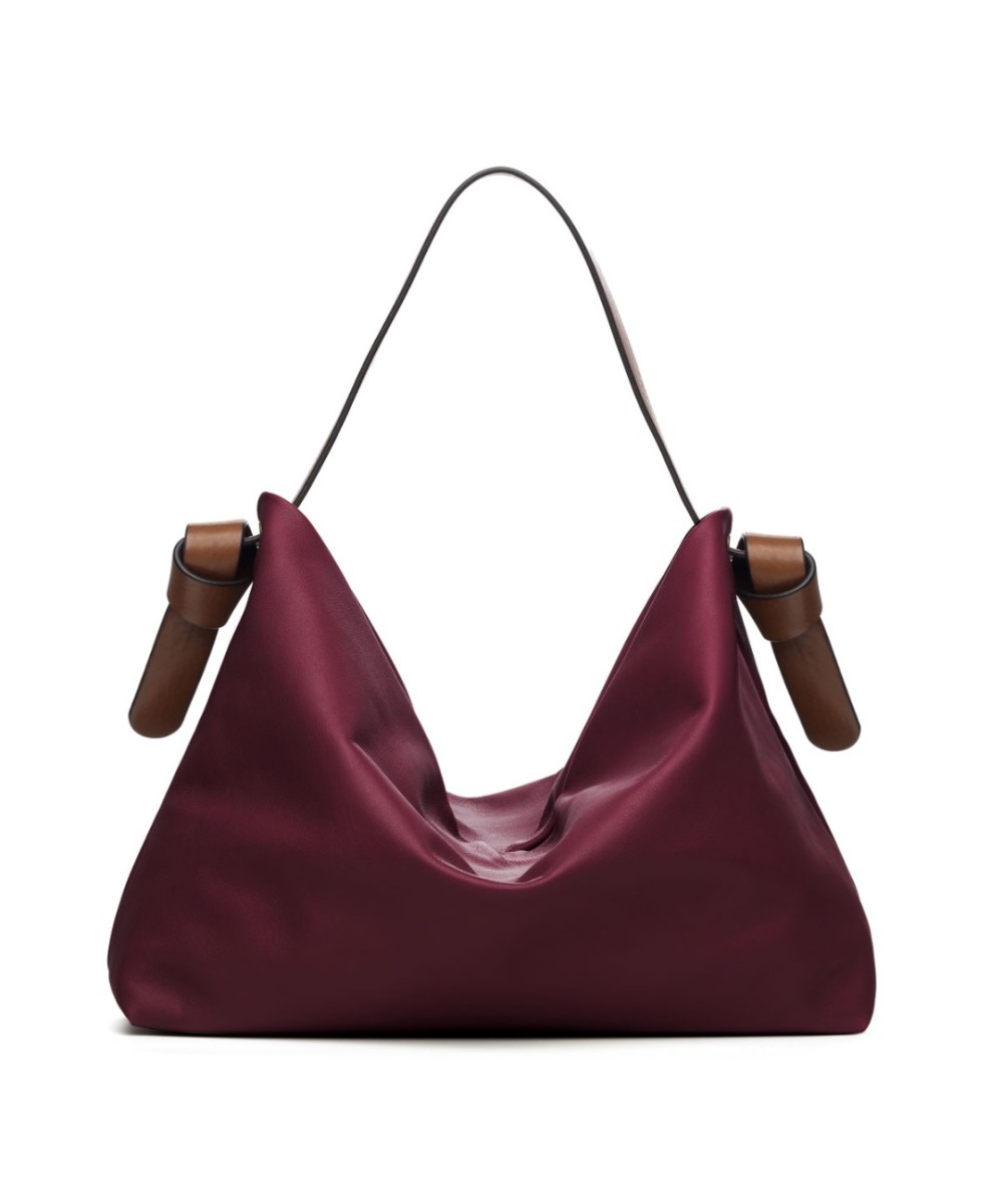 Bolso de piel práctico y ligero con correa de cuero.