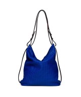 Practical and very light handbag convertible to a backpack