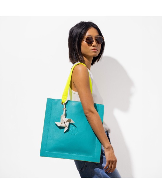 Square leather bag with fluorescent handles
