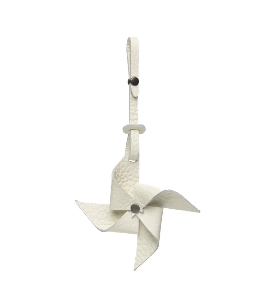 Charm de piel con forma de molinillo de viento