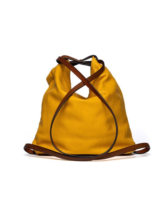 Practical and very light handbag convertible to a backpack