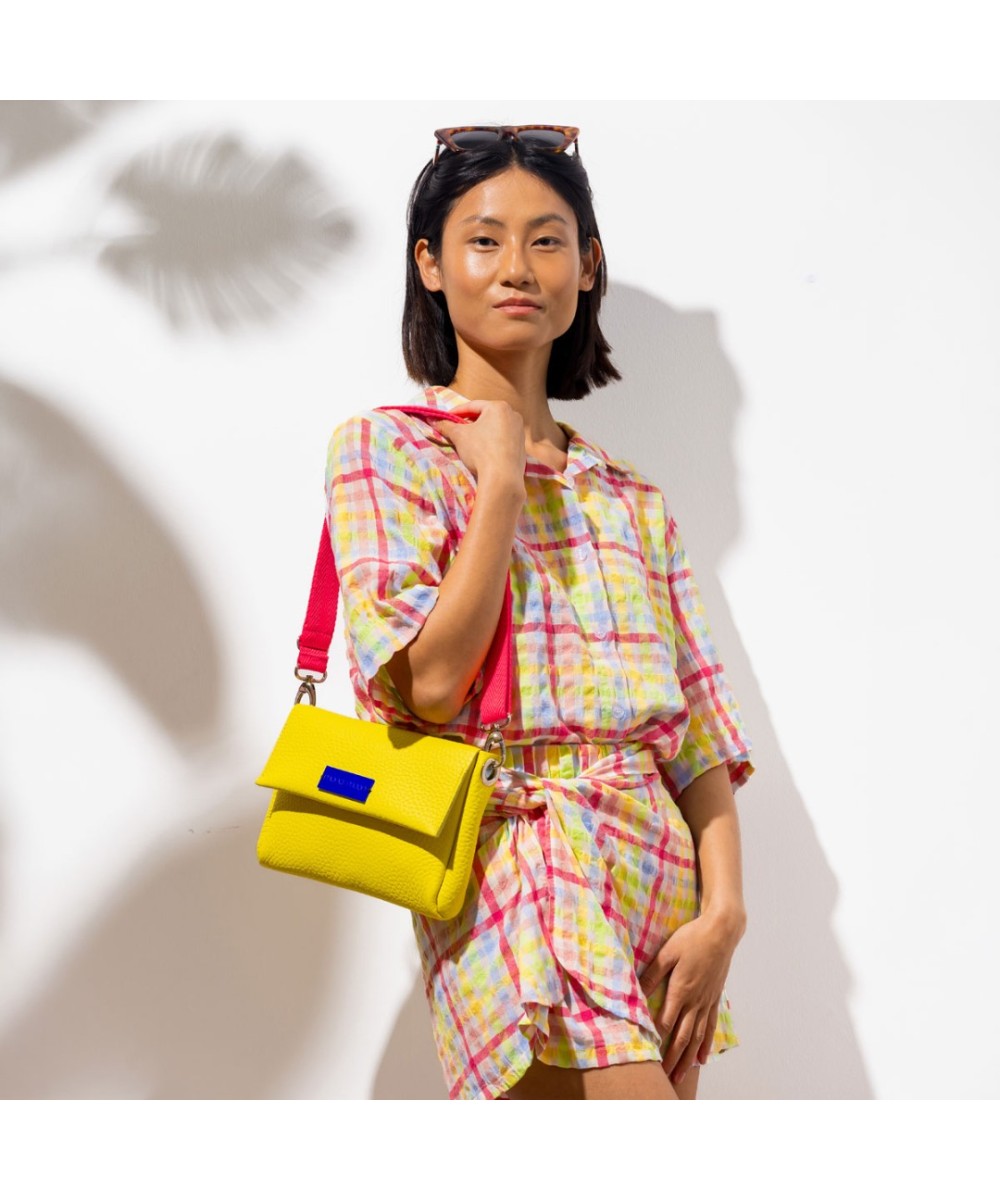 Bolso messenger color amarillo
