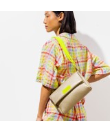 Bolso messenger color amarillo
