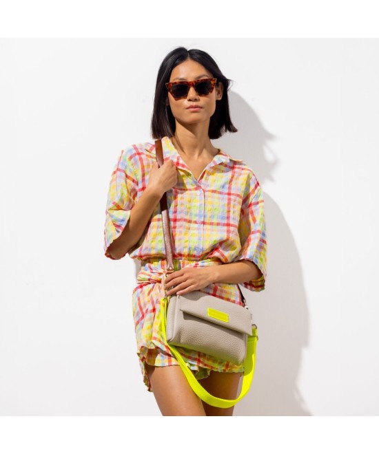Bolso messenger color topo