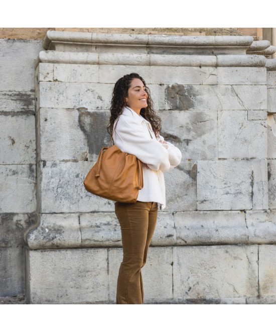 Bolso con asas de mano y correa para colgar