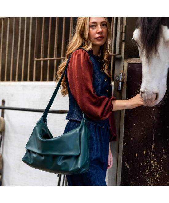 Practical and lightweight leather bag with extendable strap to carry in two positions.