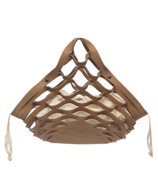 Cesta de piel plegable marrón.