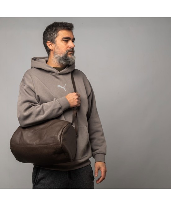 Bolso bandolera unisex de piel con asas  y correa  para cruzar en bandolera. 
