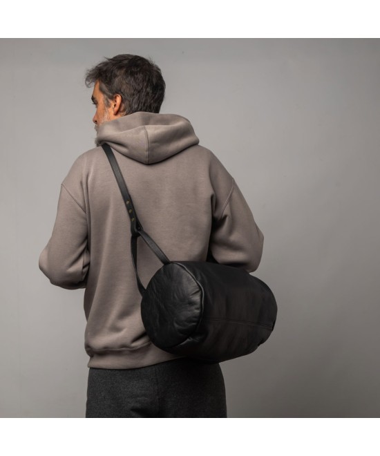 Bolso bandolera unisex de piel con asas  y correa  para cruzar en bandolera. 