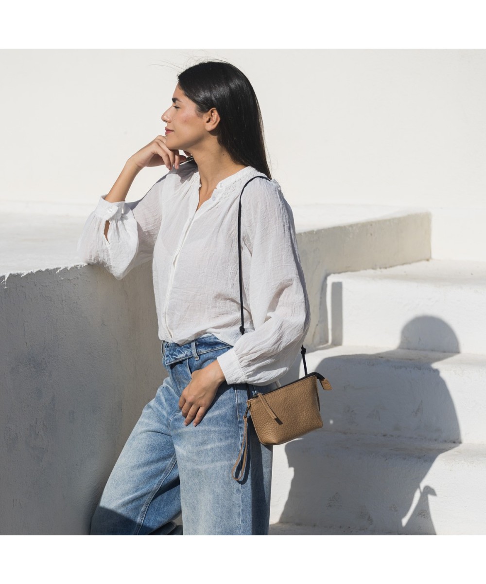 Bolso pequeño de piel color camel