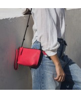 Bolso pequeño de piel color frambuesa