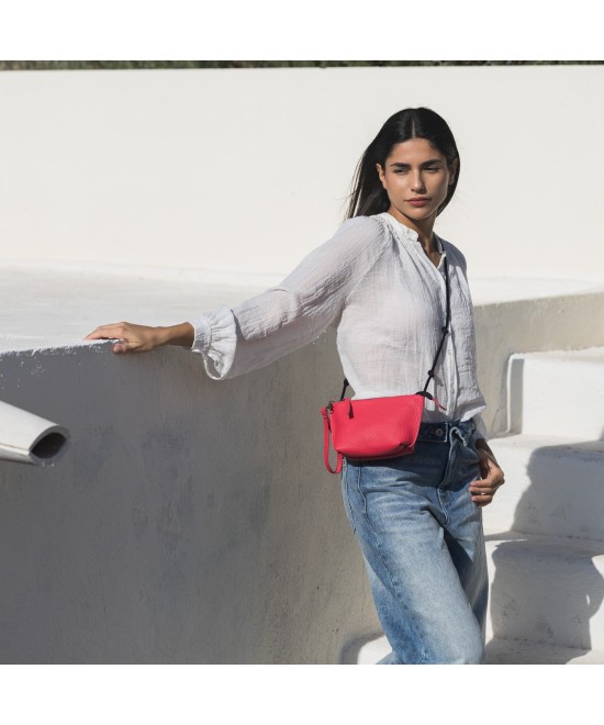 Bolso pequeño de piel color frambuesa