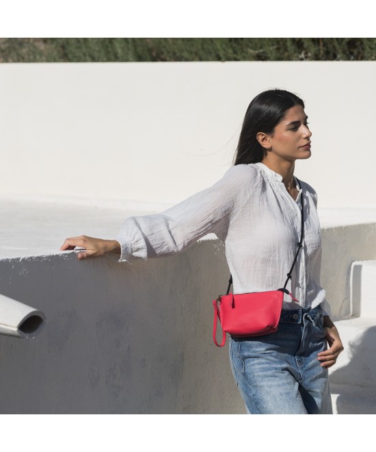 Bolso pequeño de piel color frambuesa