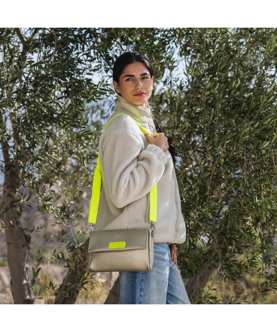 Bolso messenger color amarillo