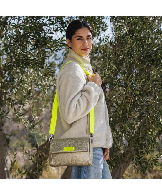 Bolso messenger color amarillo