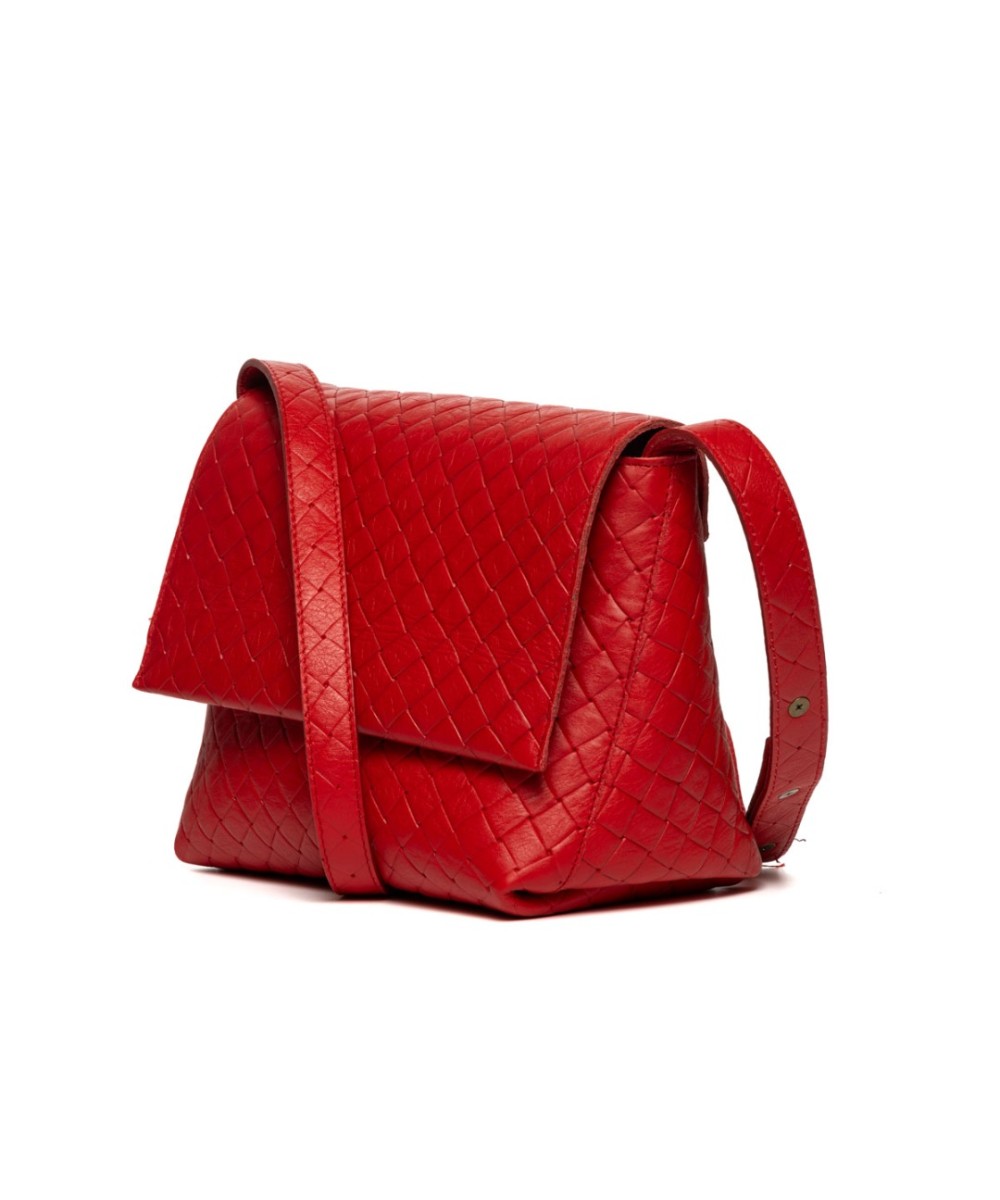 Bag with flap to hang on the shoulder