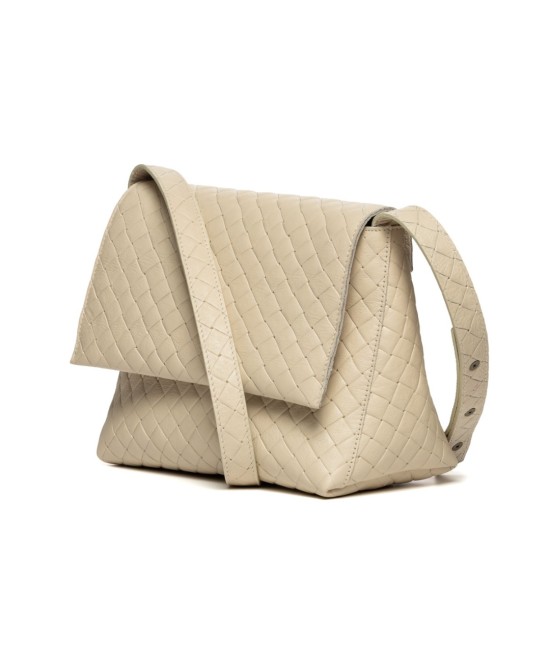 Bag with flap to hang on the shoulder