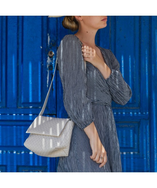 Bag with flap to hang on the shoulder