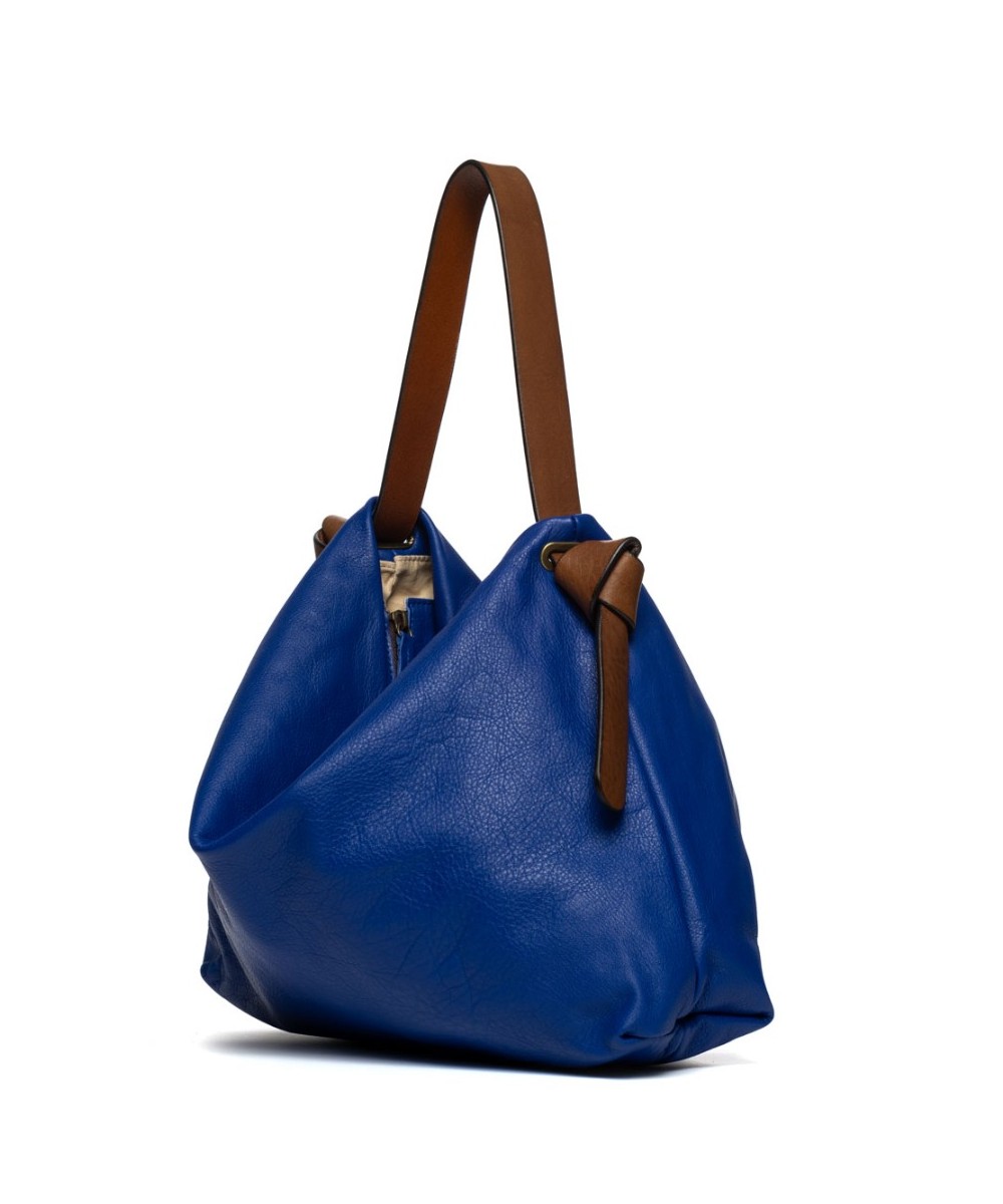 Practical and light leather bag with leather strap
