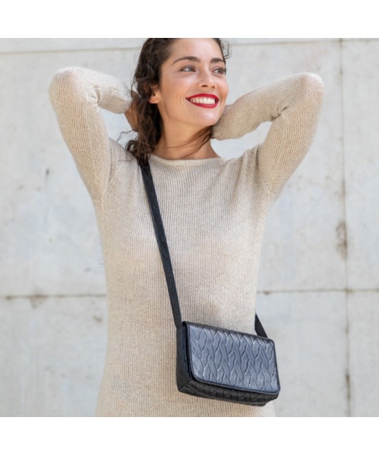 Bolso pequeño con solapa 