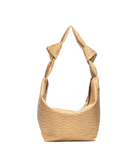 Bolso de piel suave y ligero  para colgar al hombro.