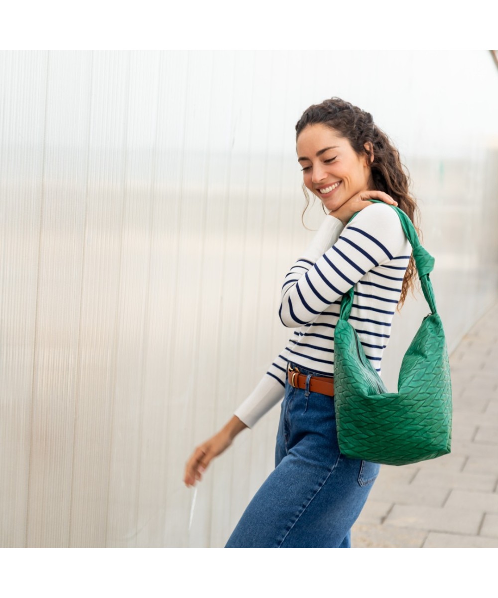 Soft and light leather bag to hang on the shoulde