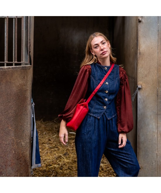 bolso de piel rojo con correa adaptable