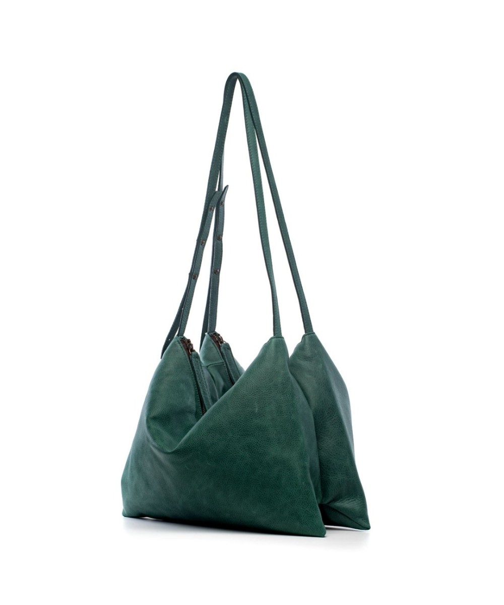 Bolso de piel amplio con dos departamentos individuales y correa ajustable.
