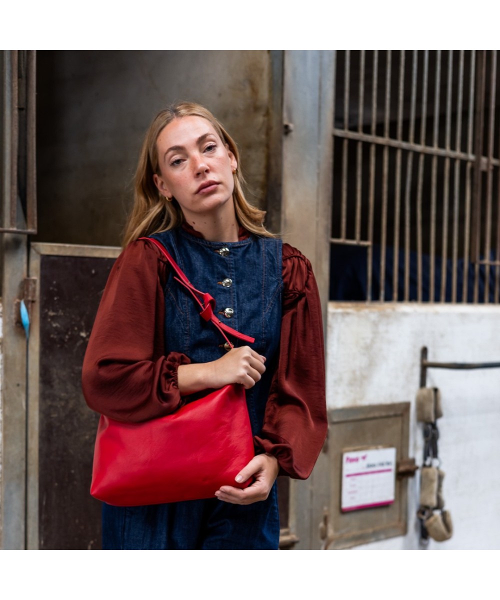 bolso de piel rojo con correa adaptable