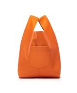Bolso de piel suave y ligero con correa regulable que imita a las bolsas de plastico del supermercado
