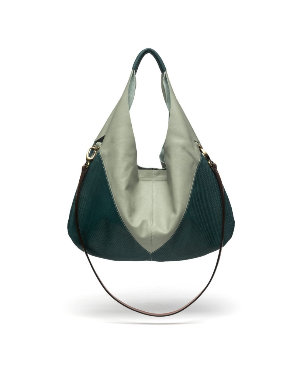 Bolso Hobo bicolor en tonos azules.