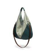 Bolso Hobo bicolor en tonos azules.