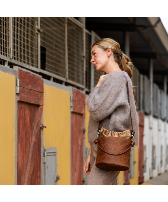 Mocha mousse bucket bag