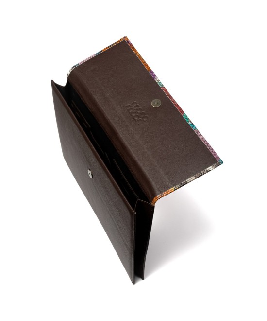 Leather work folder with flap and side gusset.
