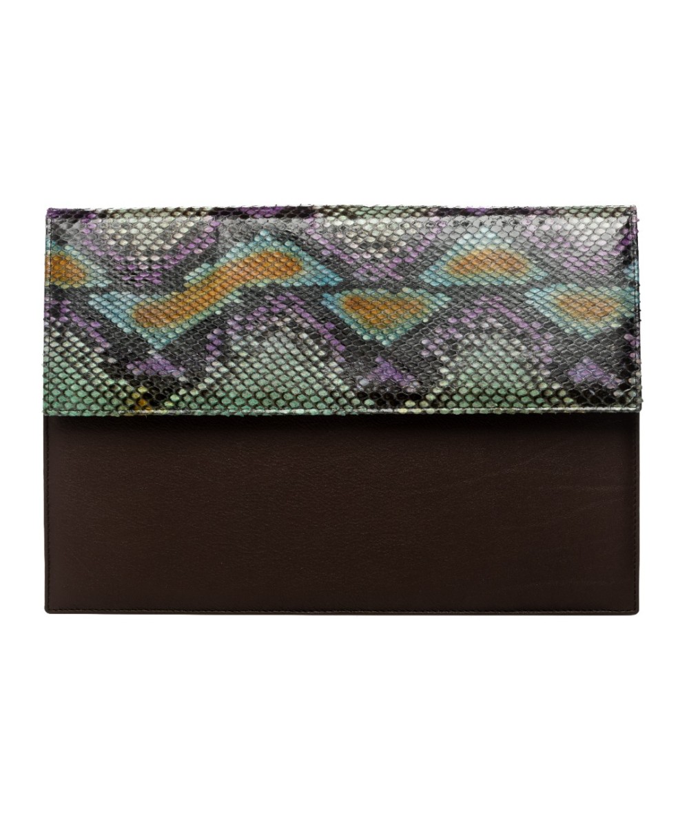 Leather work folder with flap and side gusset.