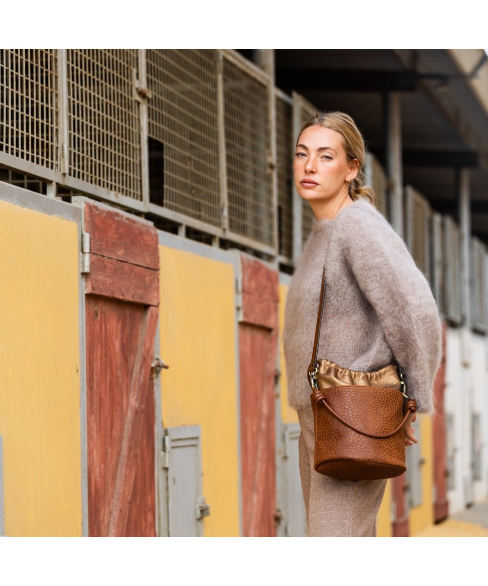 Mocha mousse bucket bag