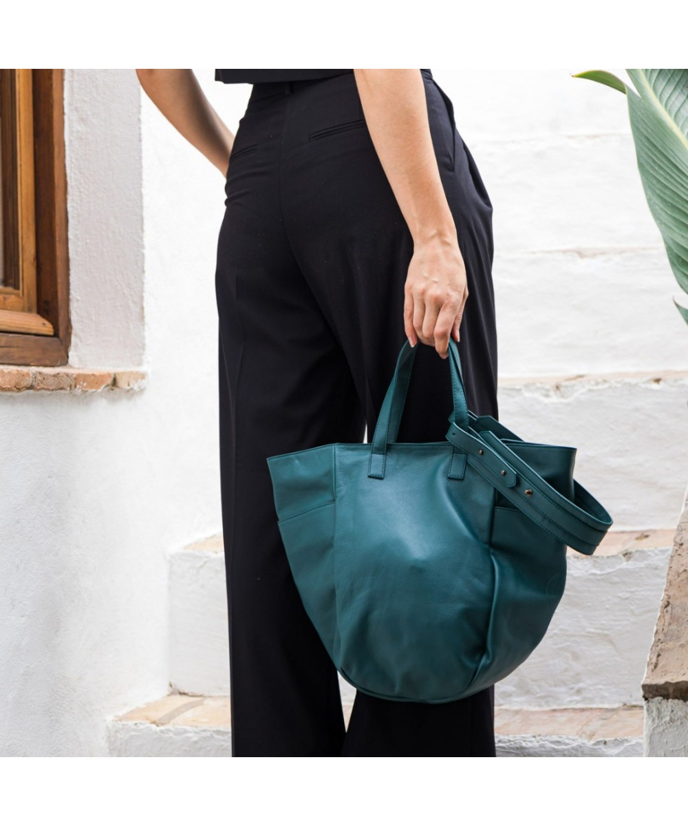 Multi-position bag with outer pockets, short handles and long adjustable strap. Green leather
