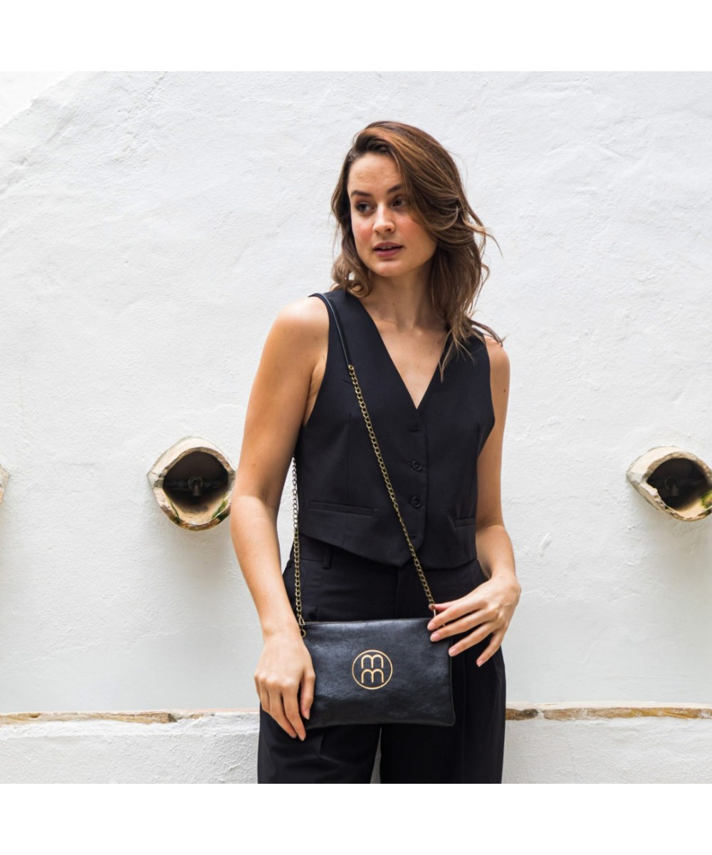 Flat metallic leather shoulder bag and chain for hanging.