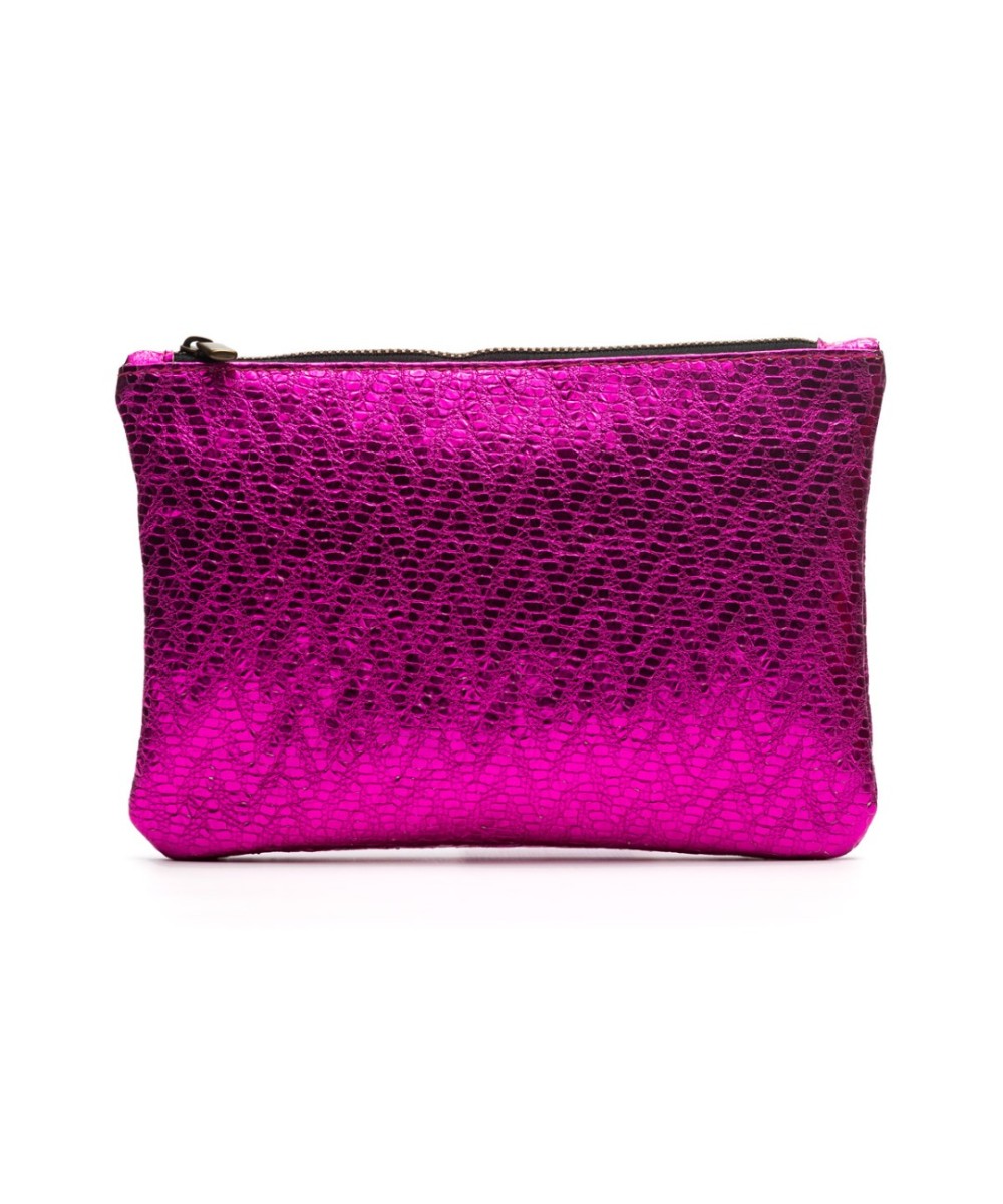 Estuche metalizado rosa de piel grabada