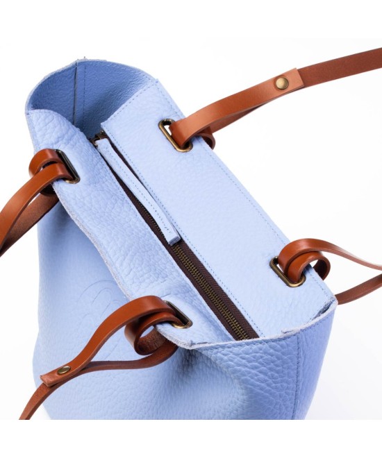 Leather Tote Bag closed with zipper