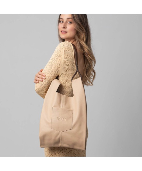 Bolso de piel suave y ligero con correa regulable que imita a las bolsas de plastico del supermercado